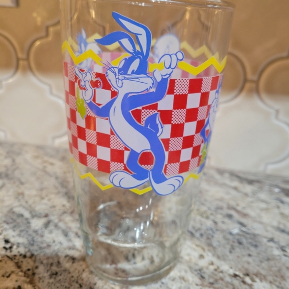 Warner Brothers Lemonade Pitcher And Four Glasses - Picture 6 of 12